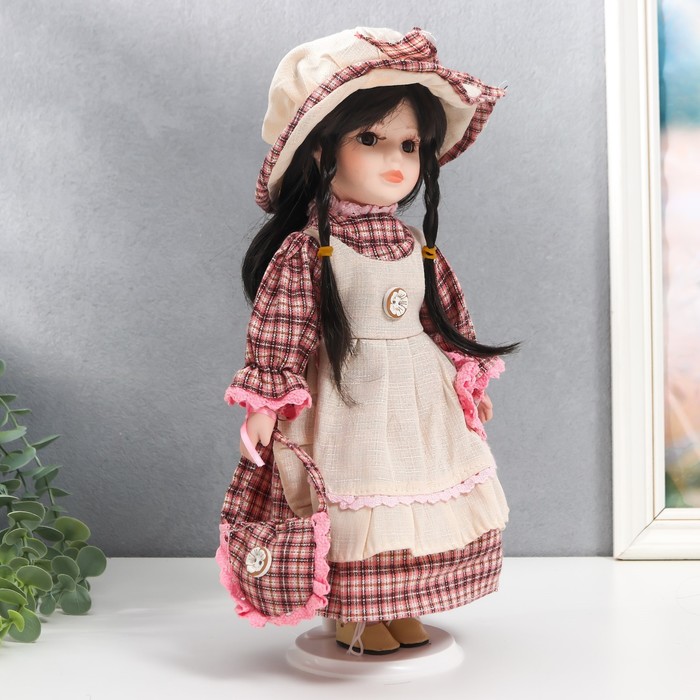 фото Кукла коллекционная керамика "олеся в платье и шляпке в клетку" 30 см