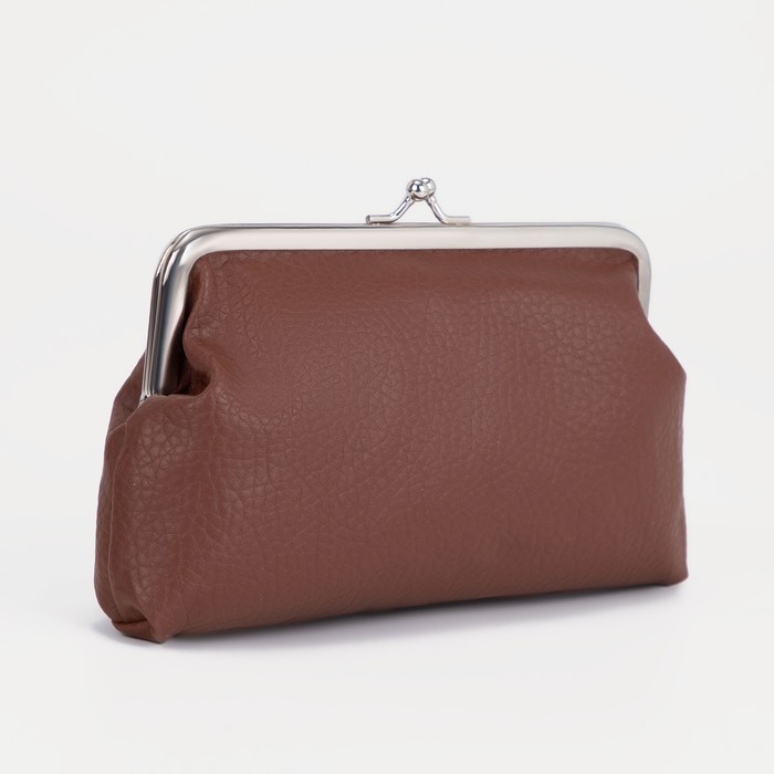 фото Косметичка на фермуаре, цвет коричневый