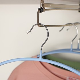 Вешалка-плечики антискользящая Доляна «Мята», 42×20 см, цвет синий
Вешалка-плечики антискользящая Доляна «Мята», 42×20 см, цвет синий