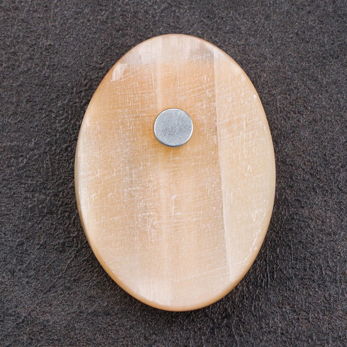 фото Магнит "ложка загребушка", селенит, металл, минералы, 5,1 х 3,5 см