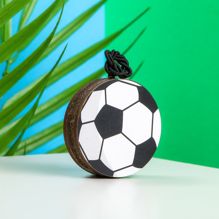 фото Подвеска автомобильная grand caratt футбольный мяч, дерево, войлок
