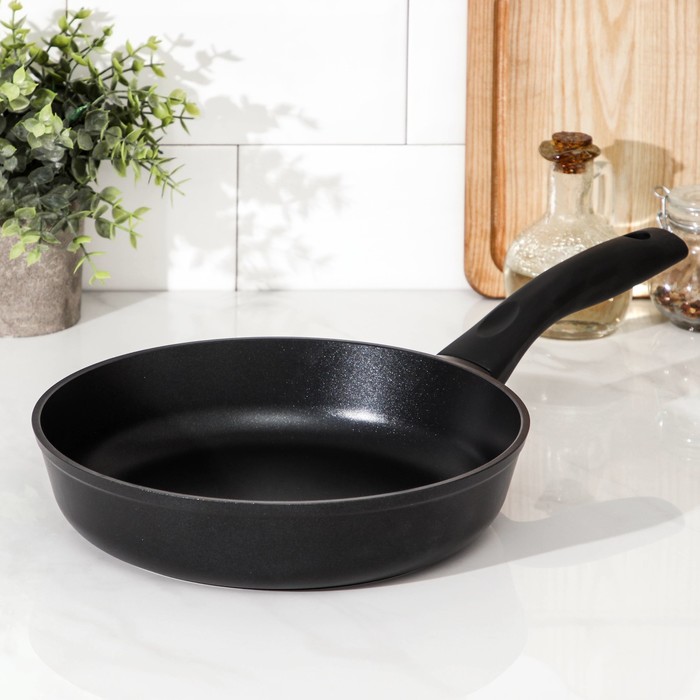 Сковорода «Классик», d=24 см, пластиковая ручка, антипригарное покрытие, цвет чёрный
Сковорода «Классик», d=24 см, пластиковая ручка, антипригарное покрытие, цвет чёрный
