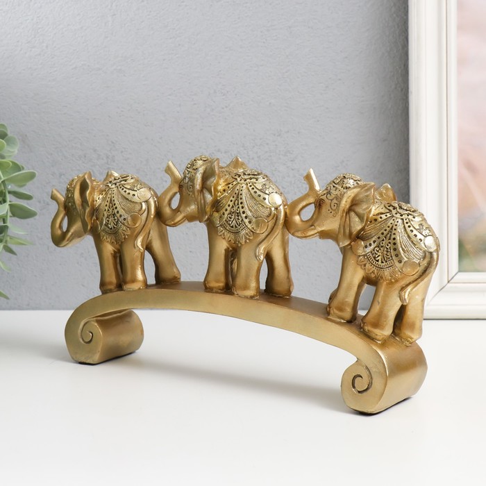фото Сувенир полистоун "три золотых слона на дуге - цирковая попона" 15,5х5х28 см