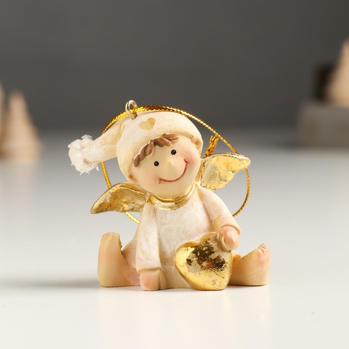 фото Сувенир полистоун подвеска "ангелок в бежевом, с золотым сердцем, сидит" микс 4х4,5х5 см