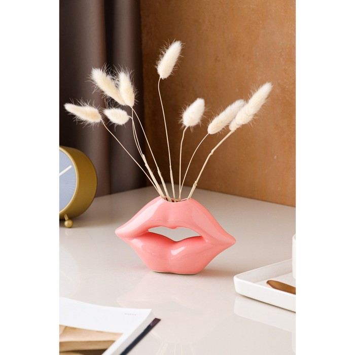Ваза керамическая "Губы", настольная, персиковая, 9 см
Ваза керамическая "Губы", настольная, персиковая, 9 см