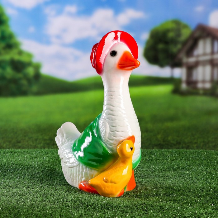 Садовая фигура "Гусыня с гусенком", разноцветная, 32 см, микс 
Садовая фигура "Гусыня с гусенком", разноцветная, 32 см, микс