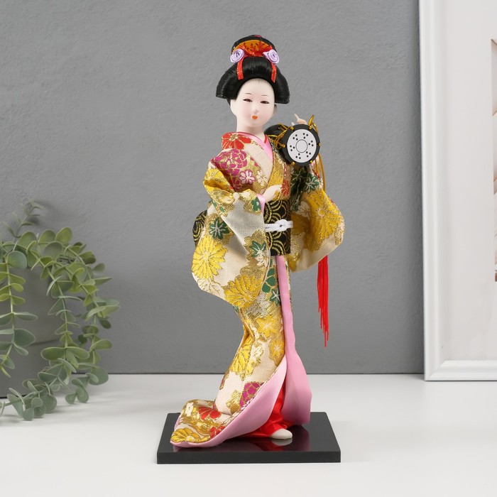 фото Кукла коллекционная "гейша в шелковом кимоно с барабаном"