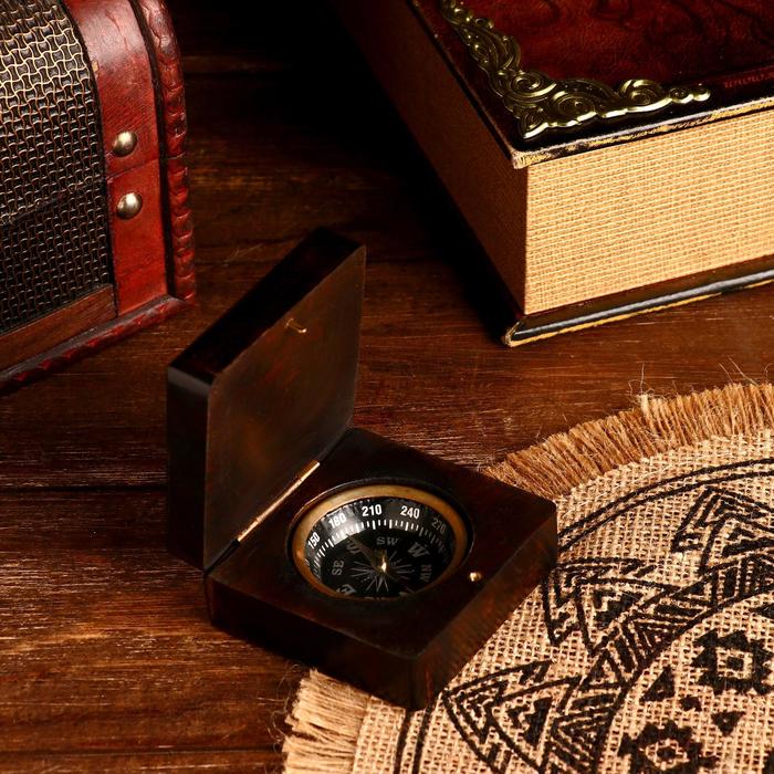 Компас "Балтиец" в шкатулке 2,7х6х6 см
Компас "Балтиец" в шкатулке 2,7х6х6 см