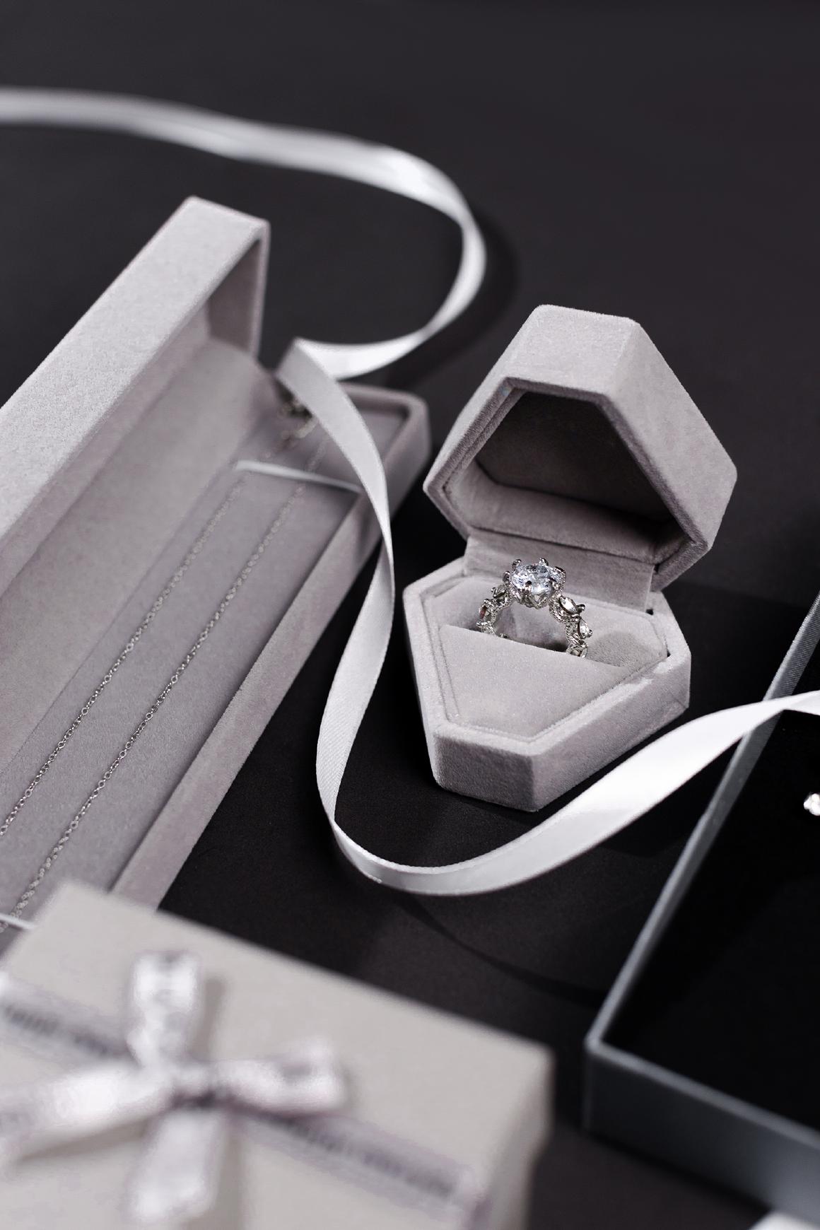 Футляр для кольца, кольцо в коробочке, футляр в виде бриллианта, серая упаковка для украшений