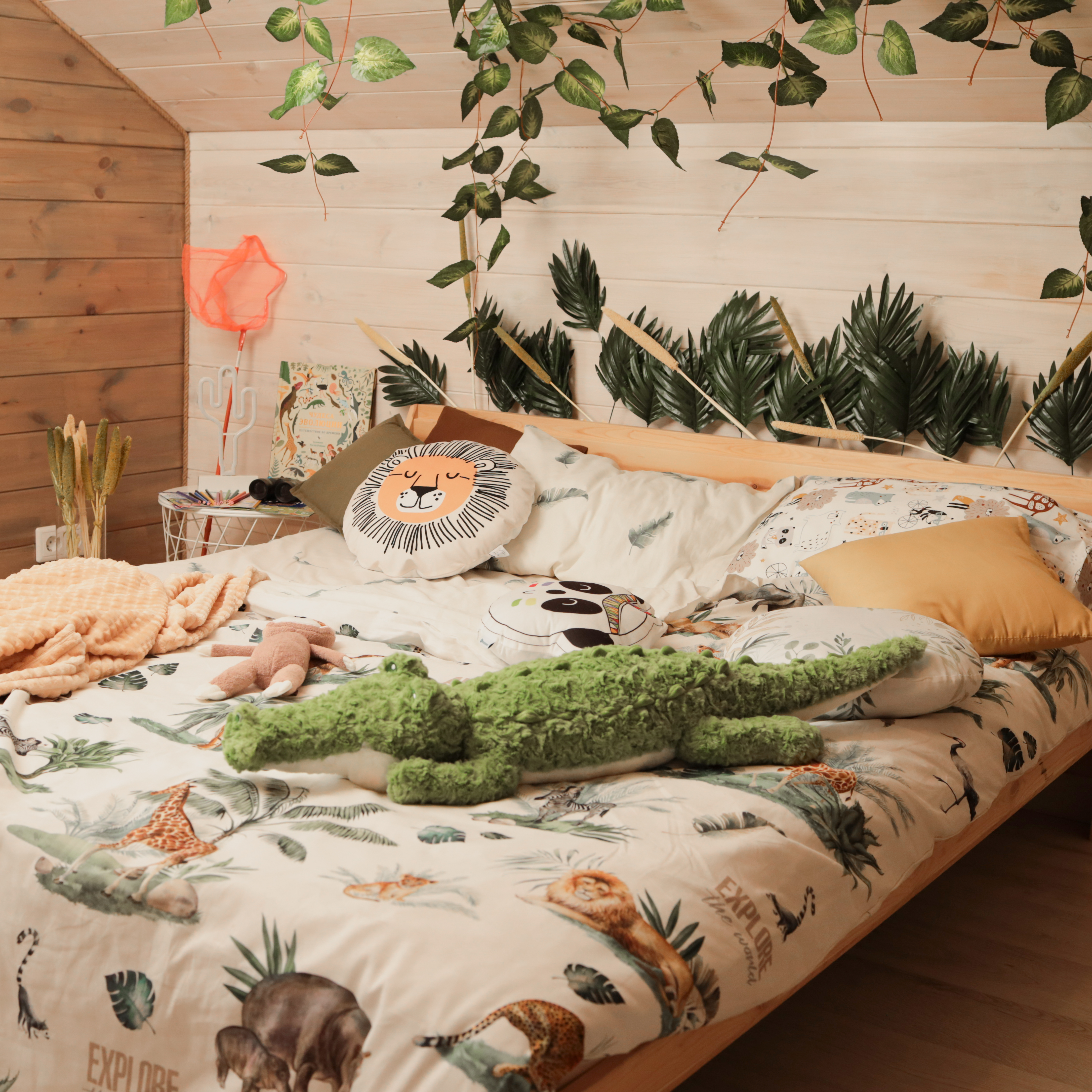 кровать в стиле джунглей