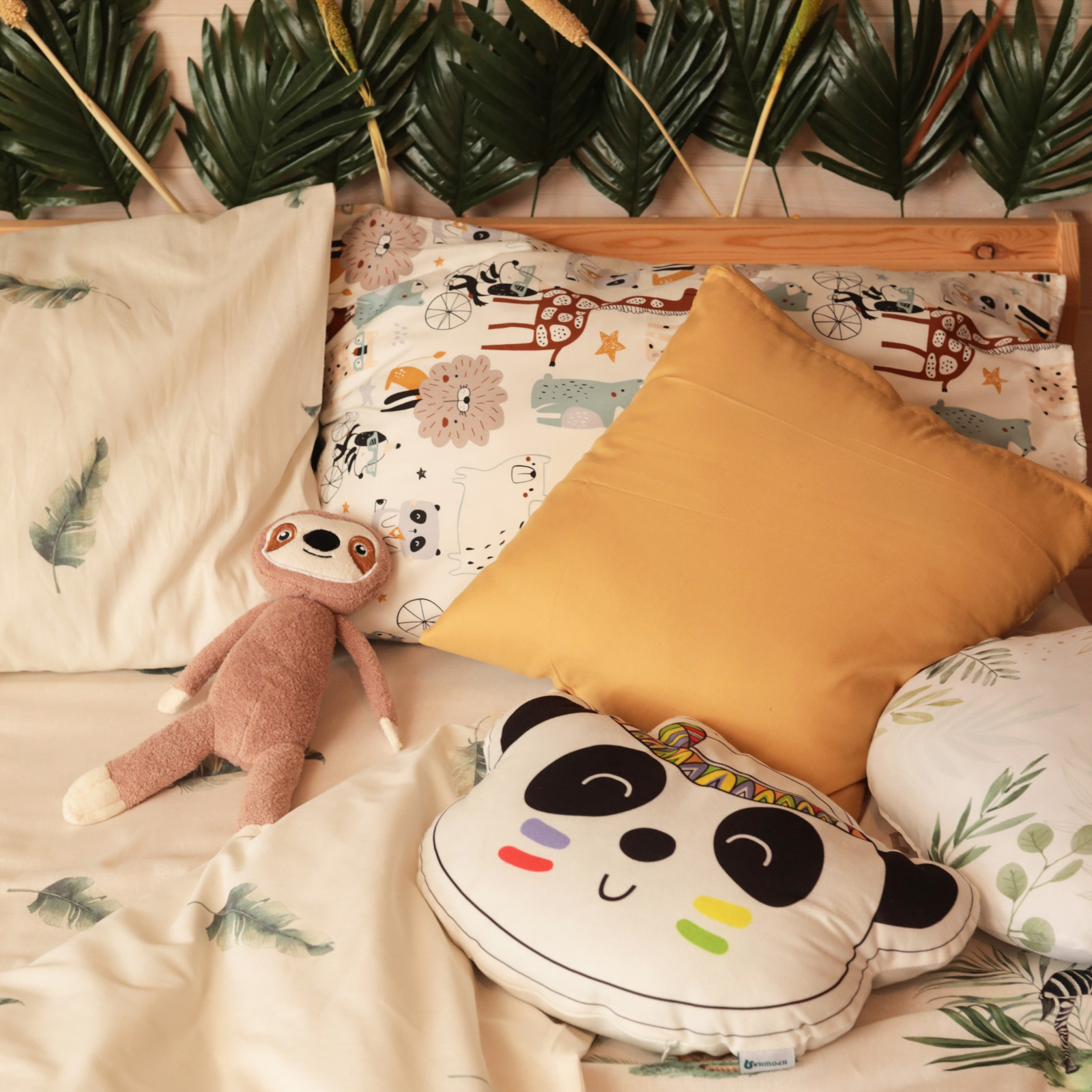 детские подушки на кровати