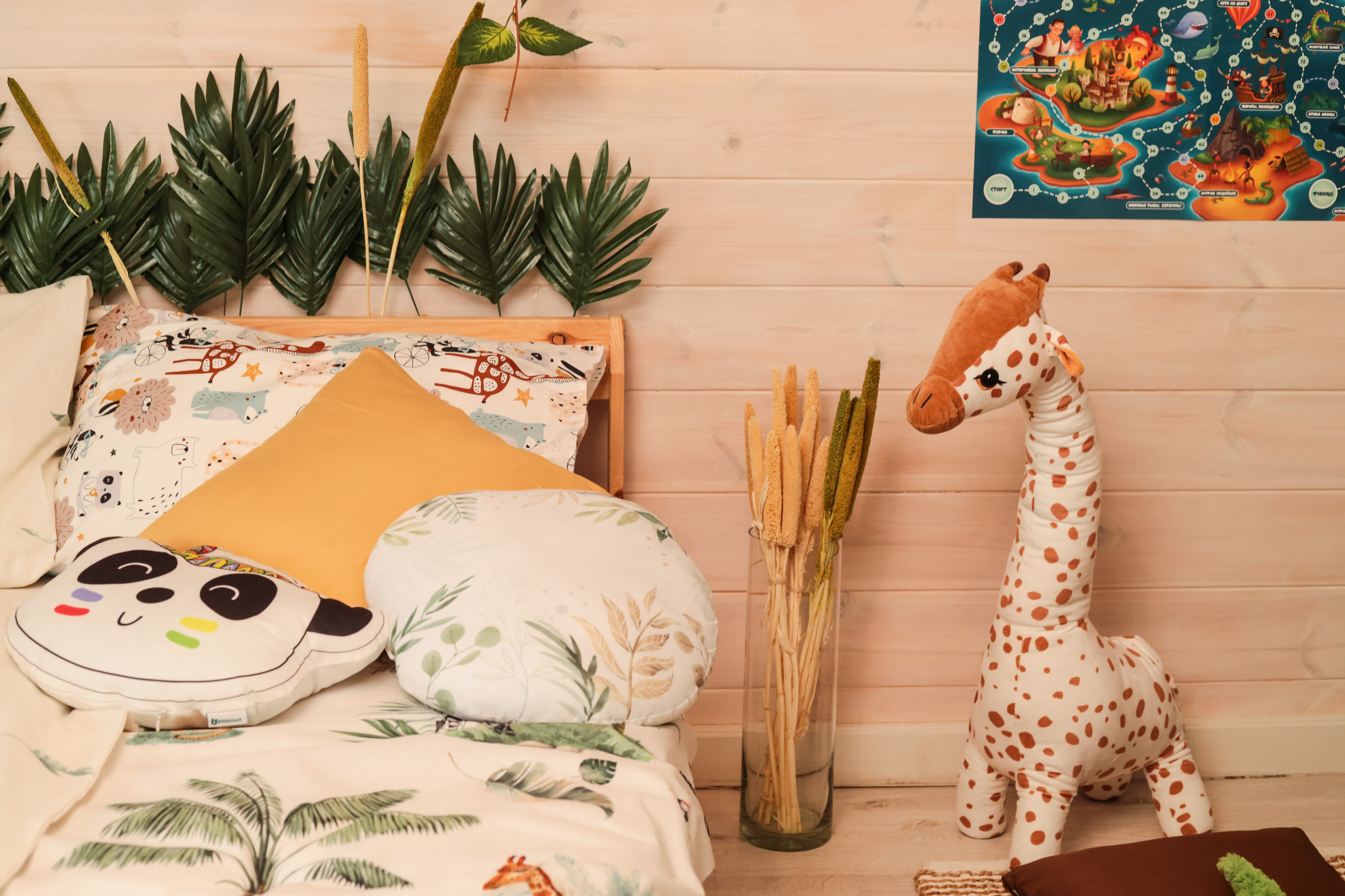 детская спальня в стиле джунглей
