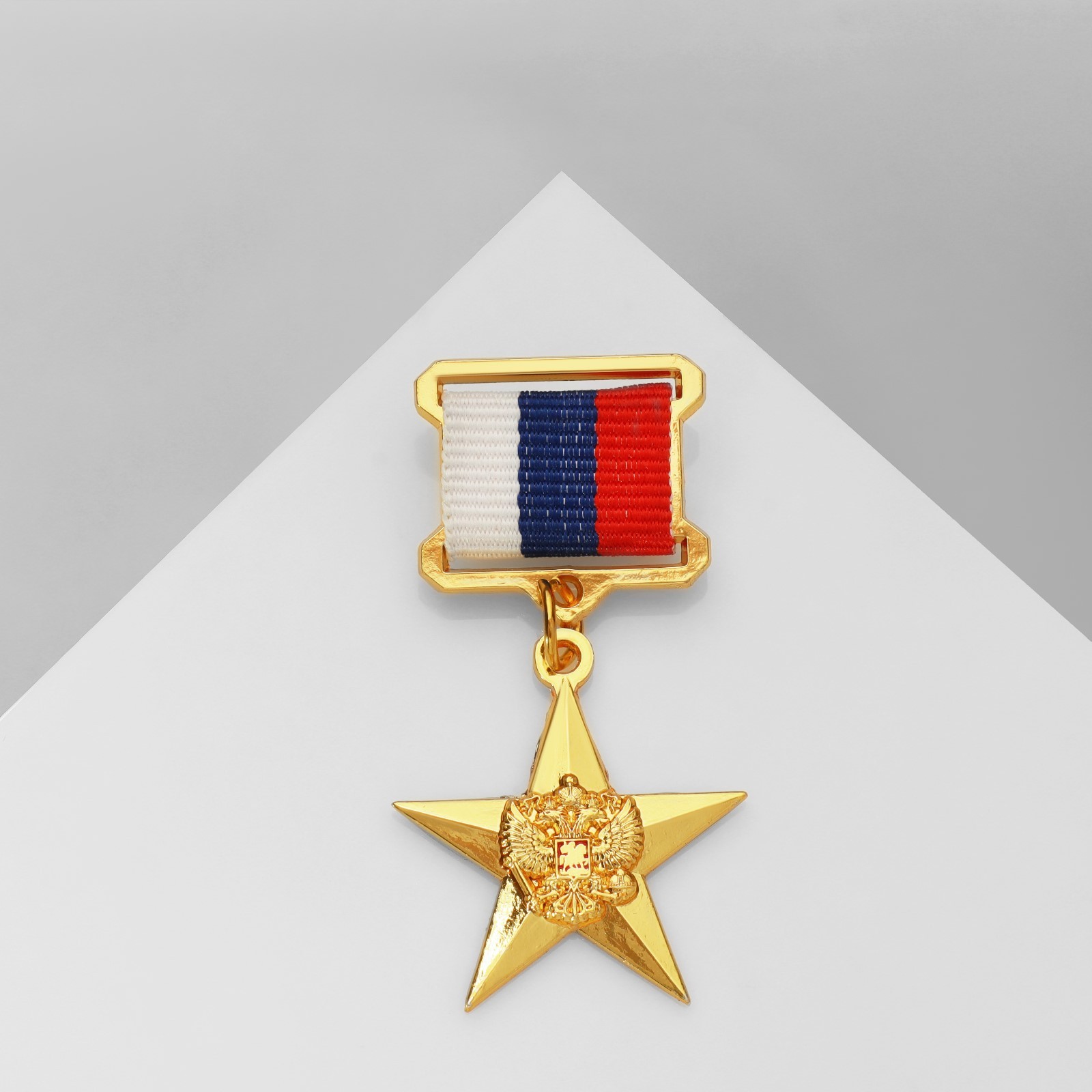 Брошь в виде ордена