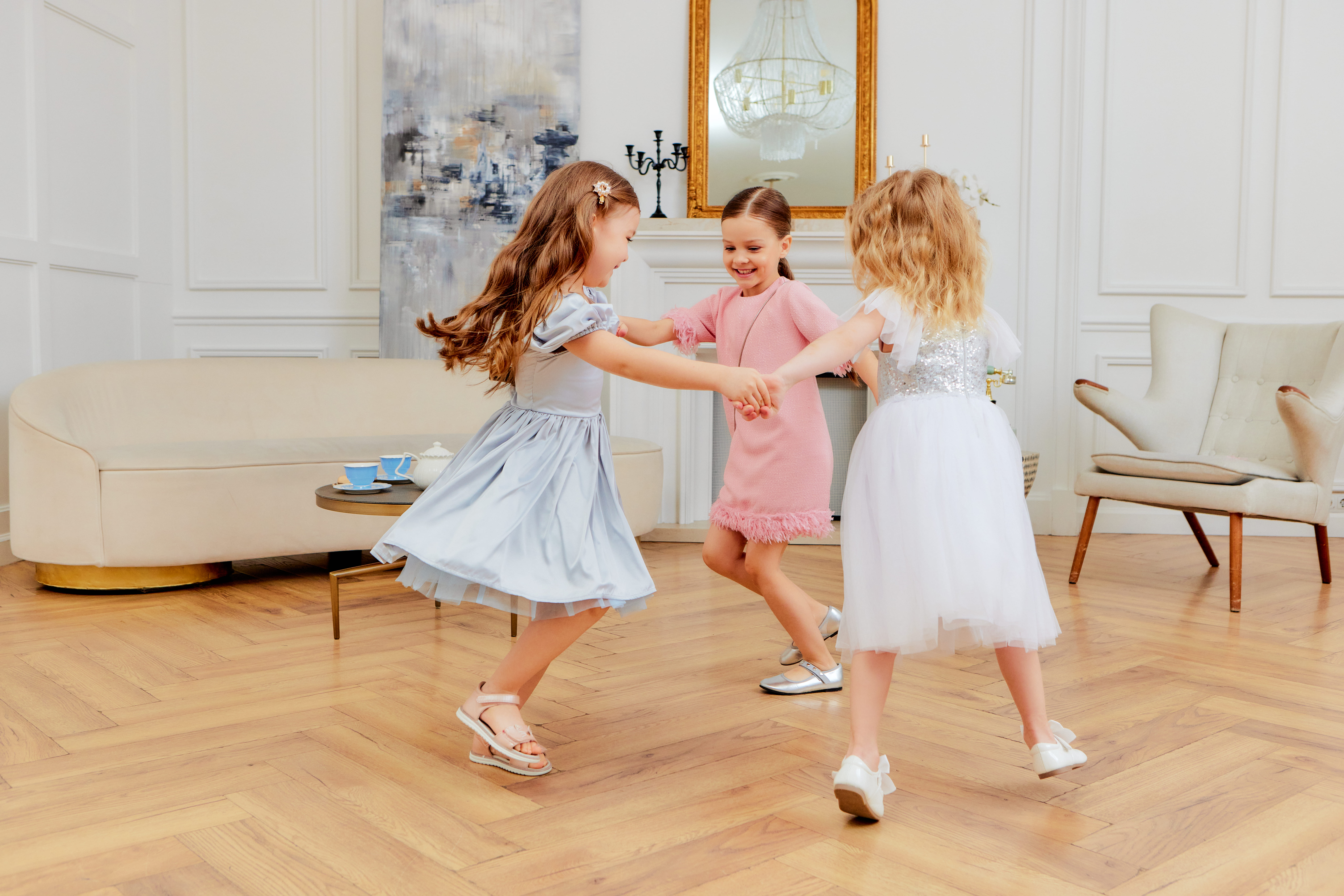 Дети веселятся