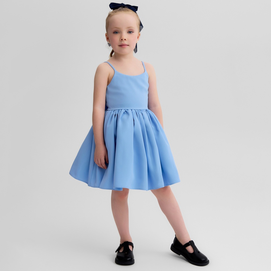 Голубое платье без рукавов