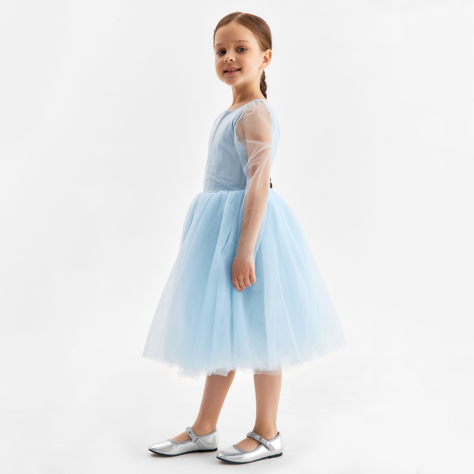 Голубое платье с рукавами