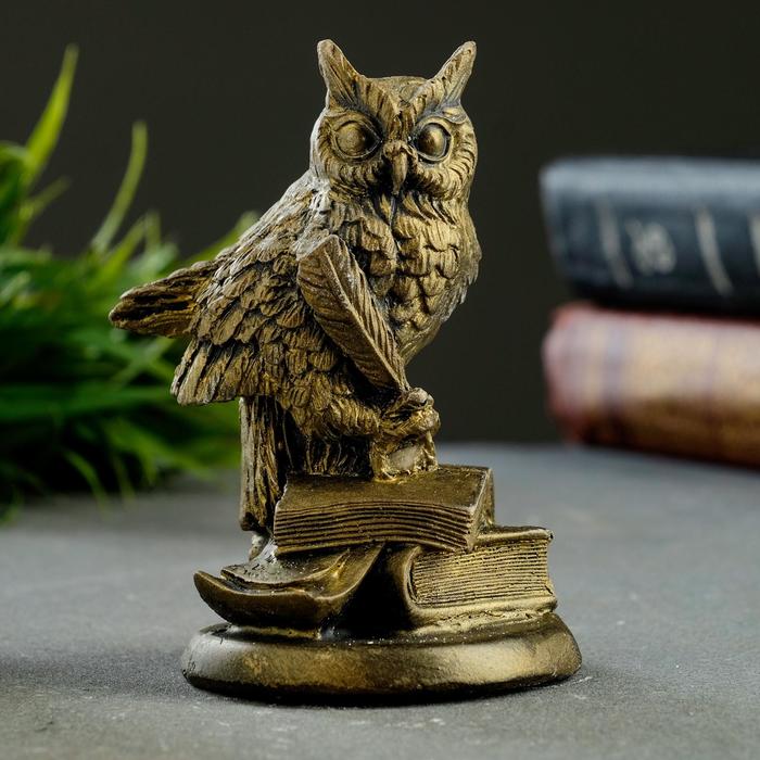 Фигурка «Филин на книгах»