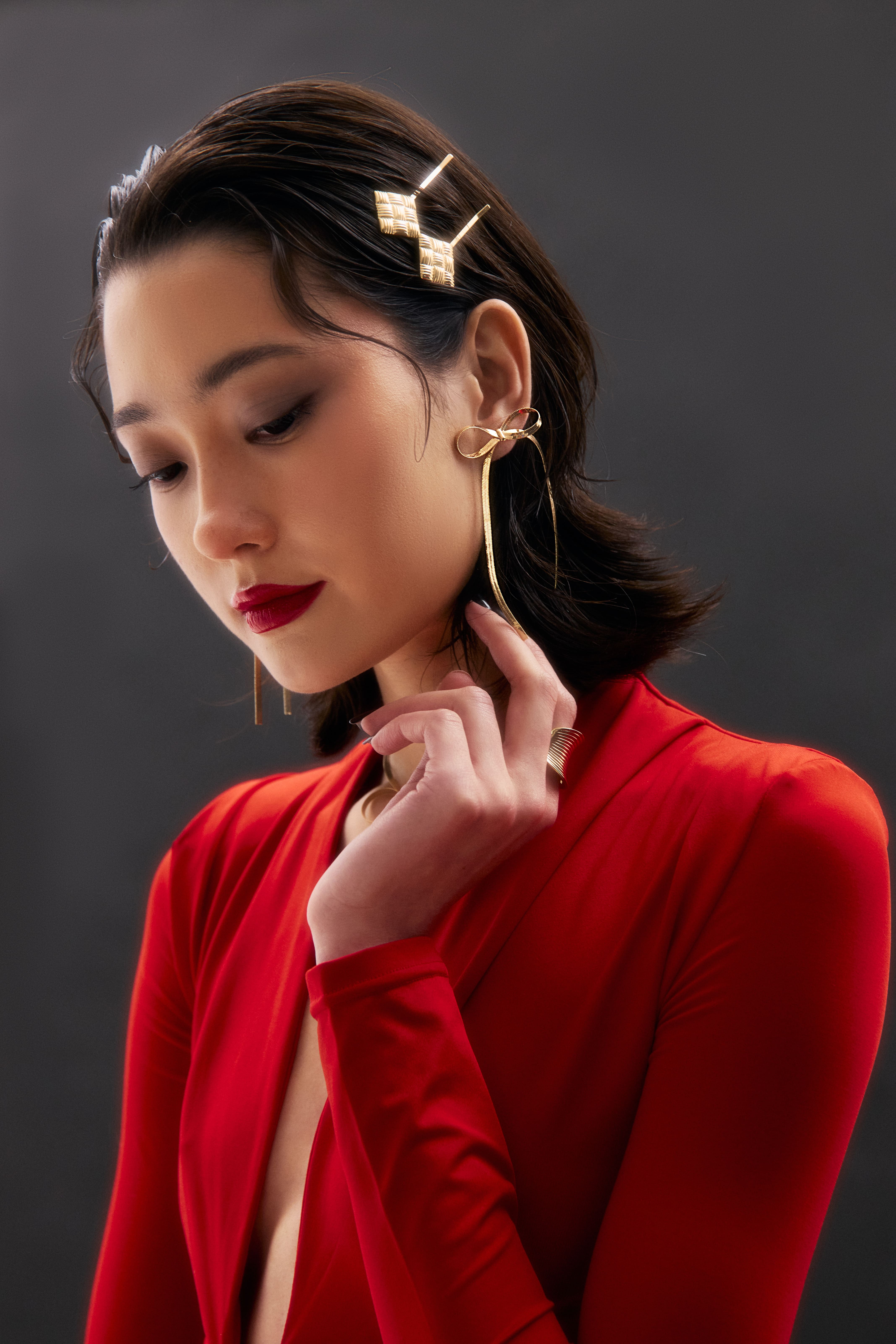 Девушка в красном платье