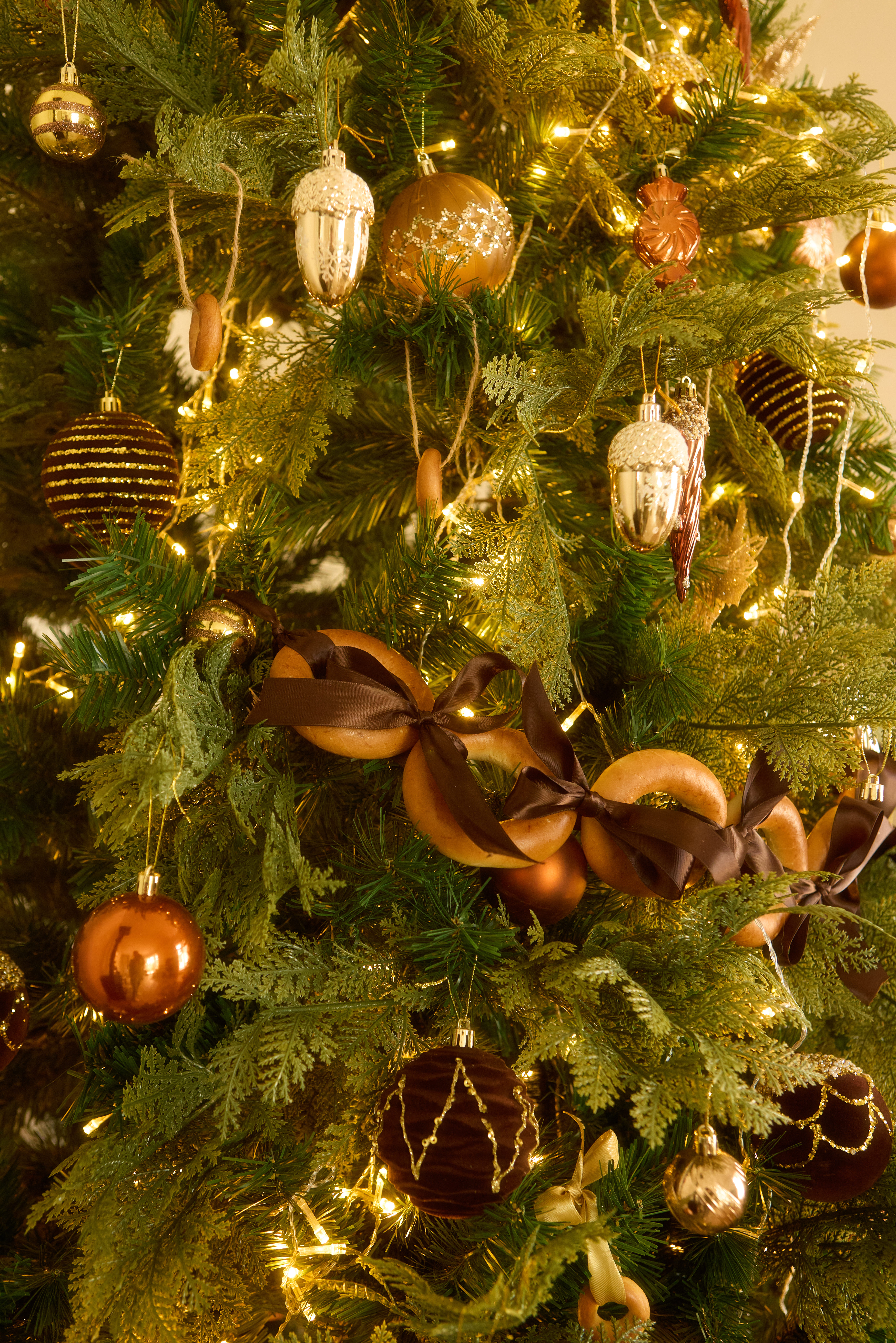 Игрушки на ёлке