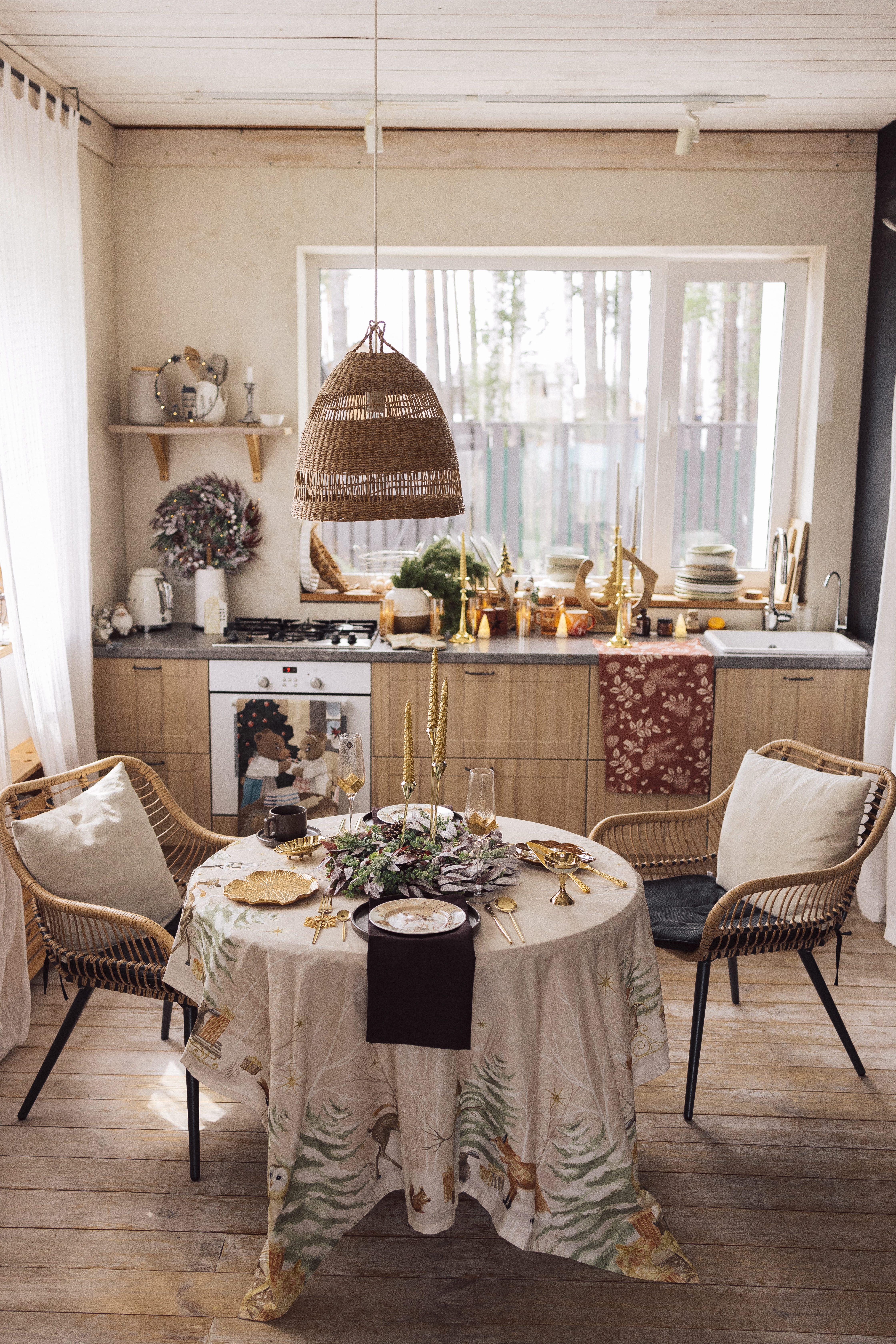 Интерьер кухни в коричневых цветах