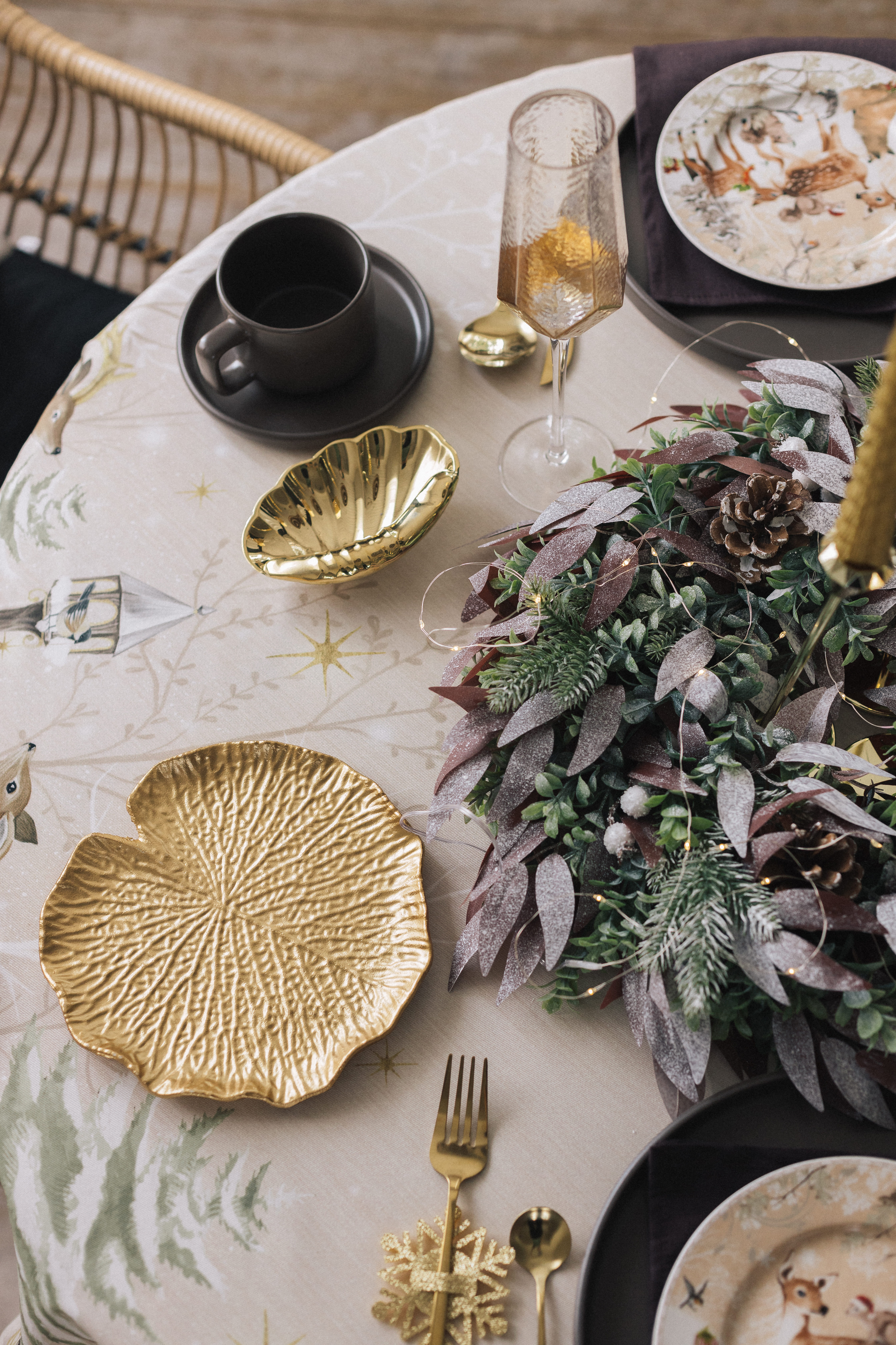 Золотая сервировка