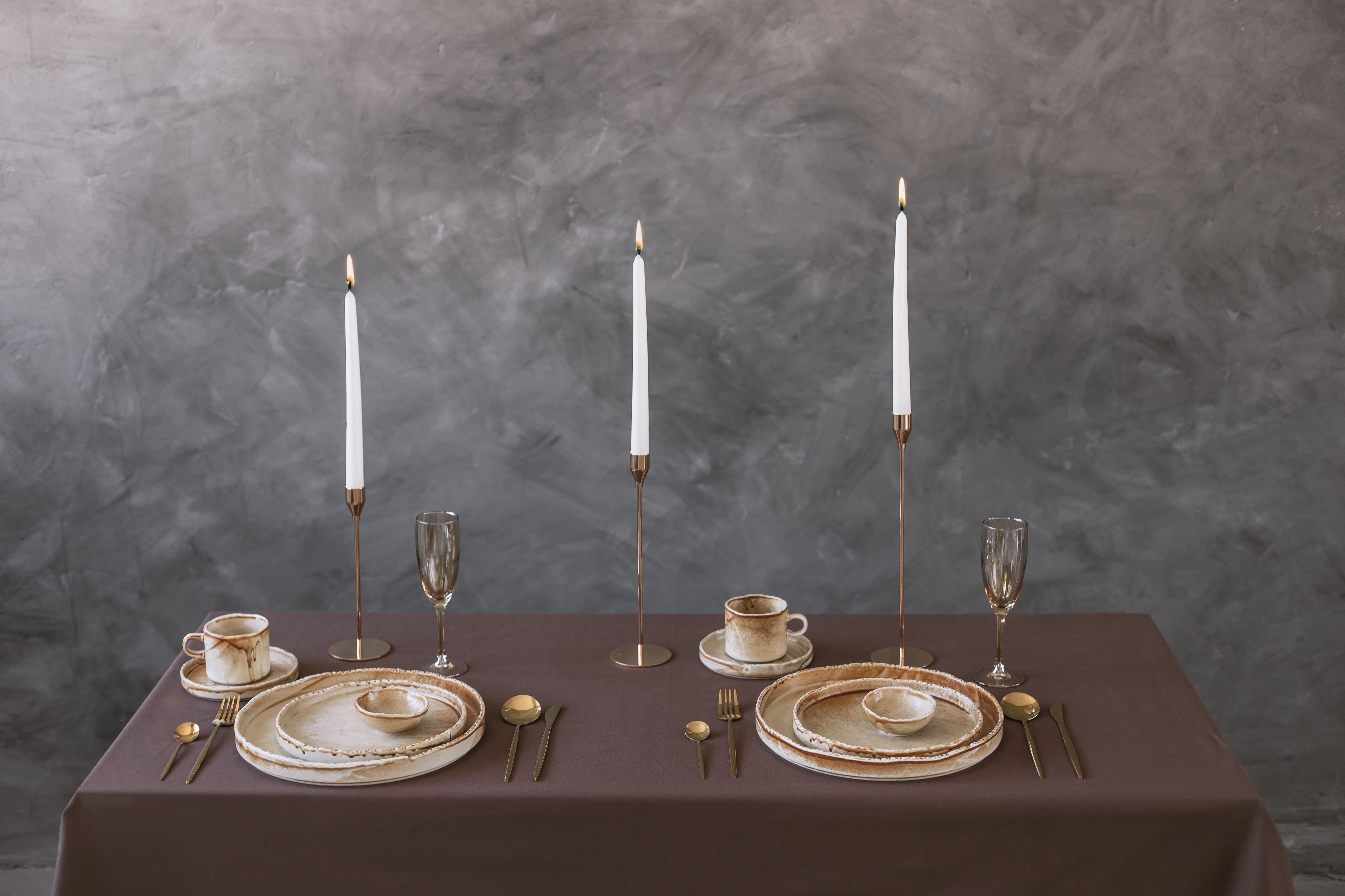 Сервировка с античными свечами 