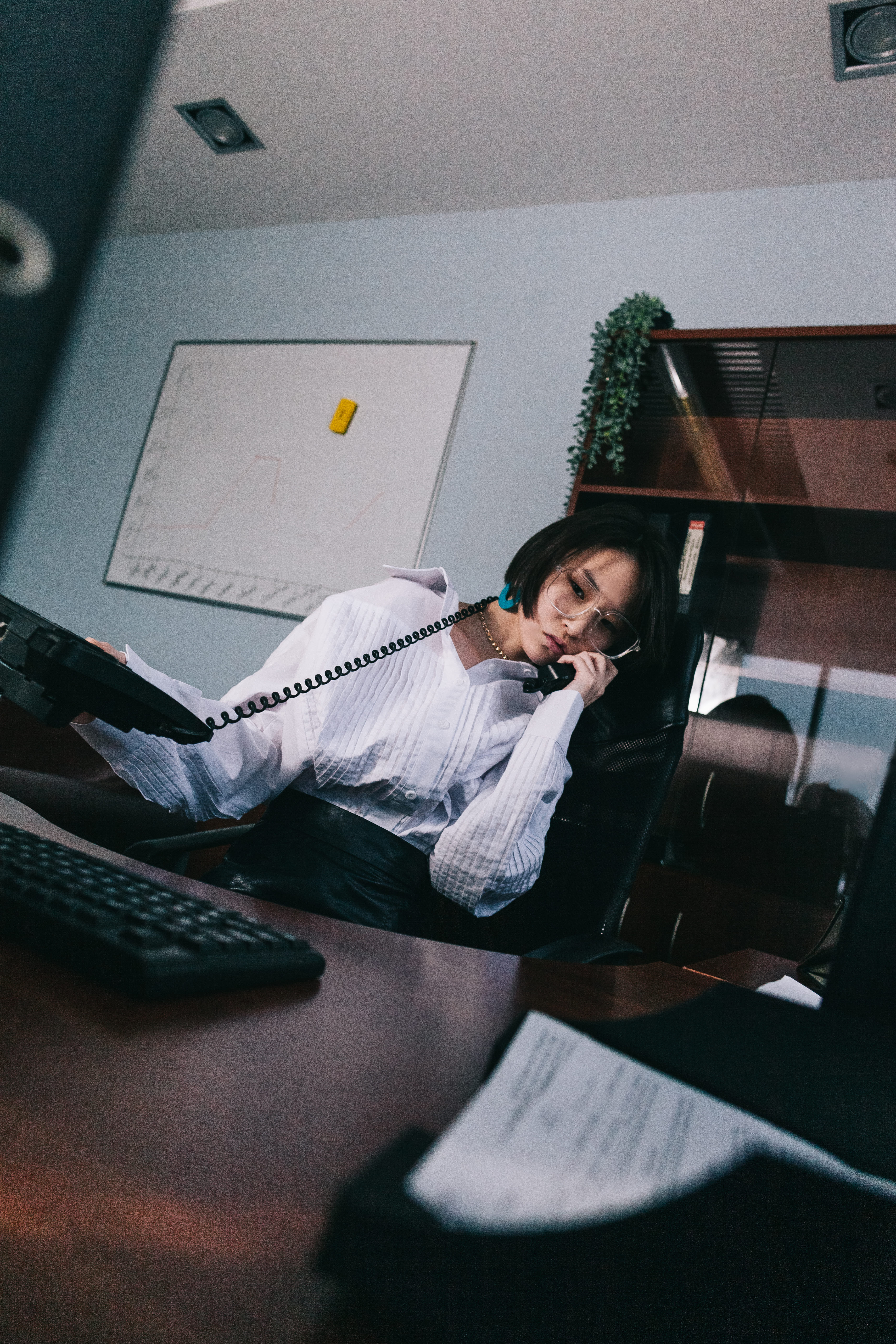 Девушка с телефоном