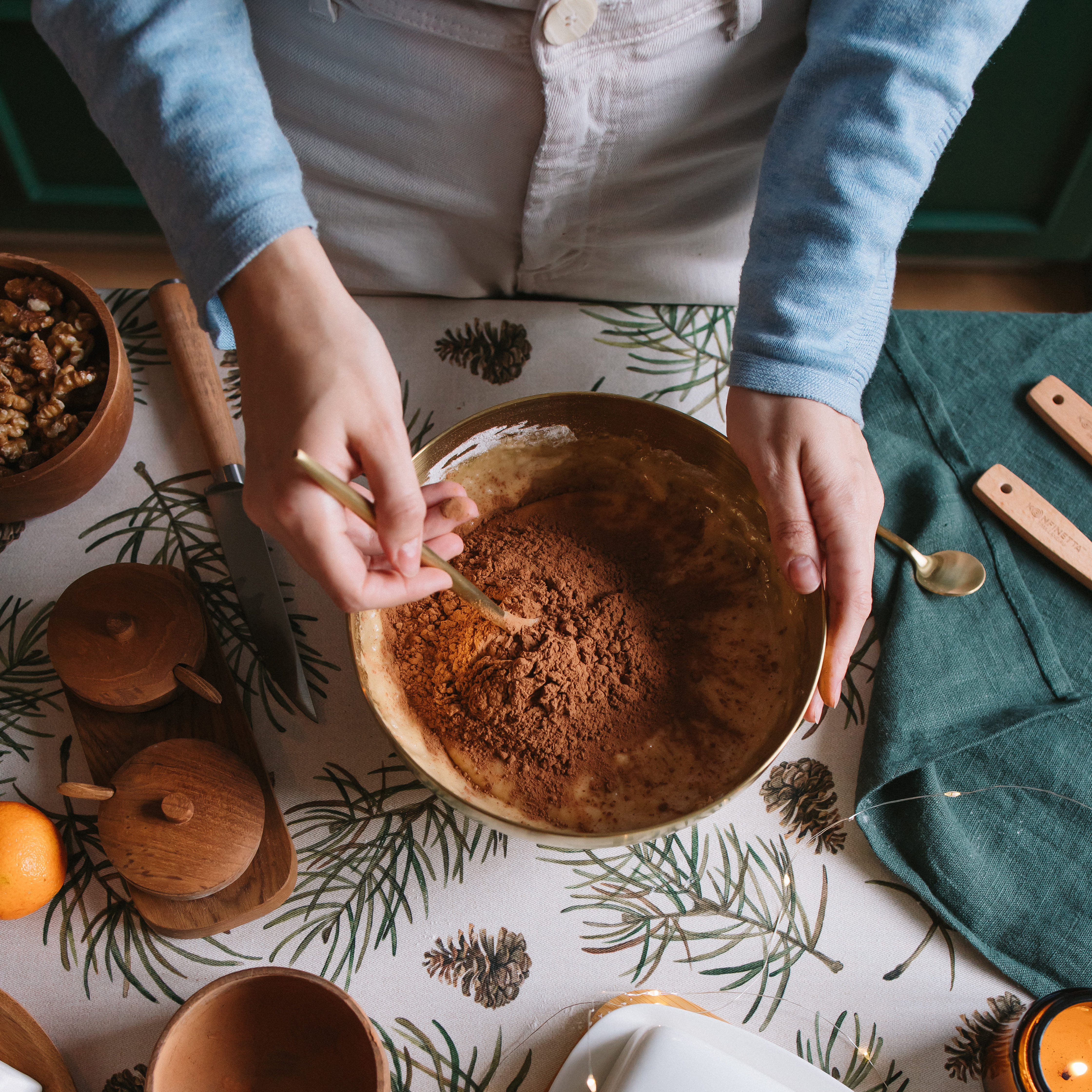 Замешиваем шоколадное тесто