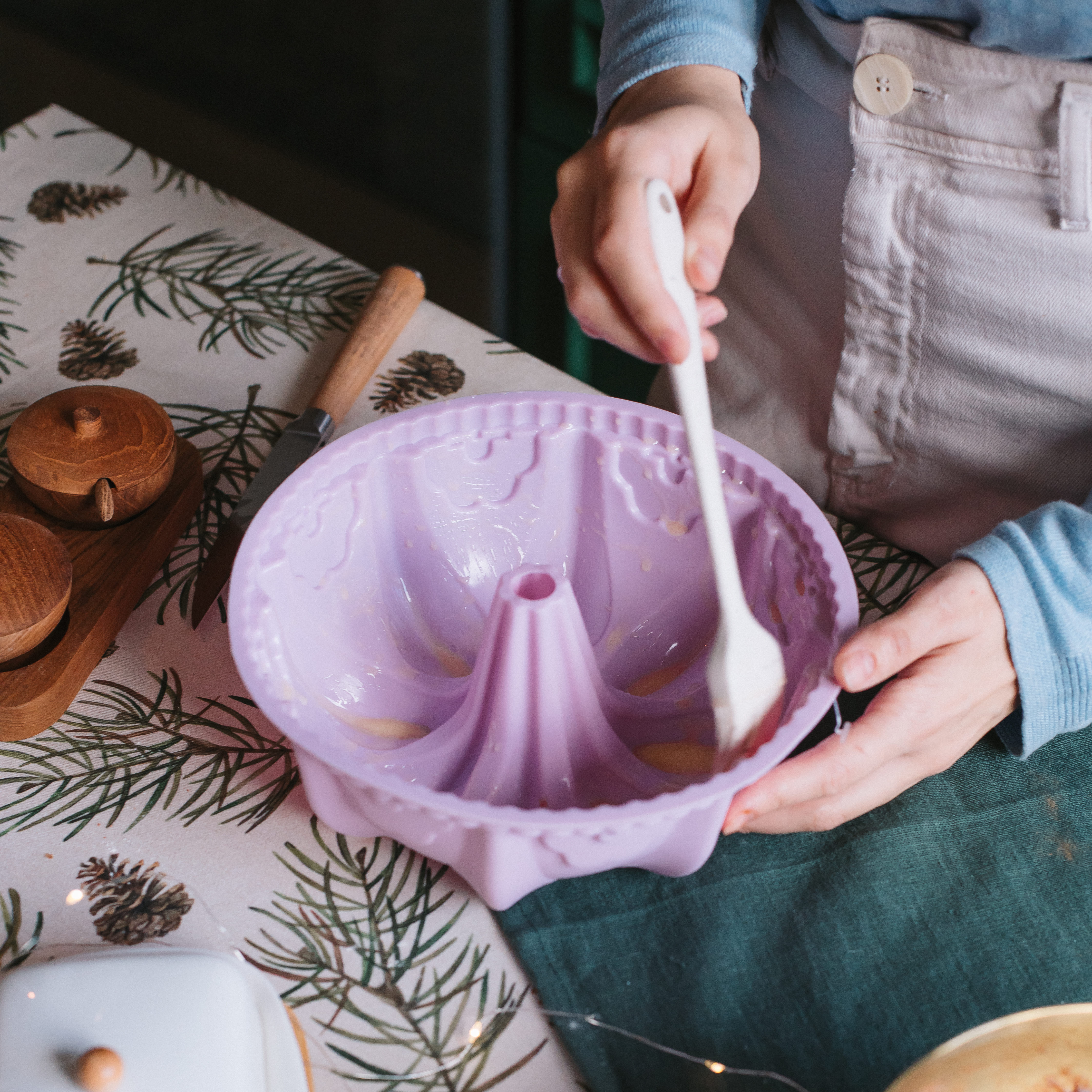 Выкладываем тесто в форму