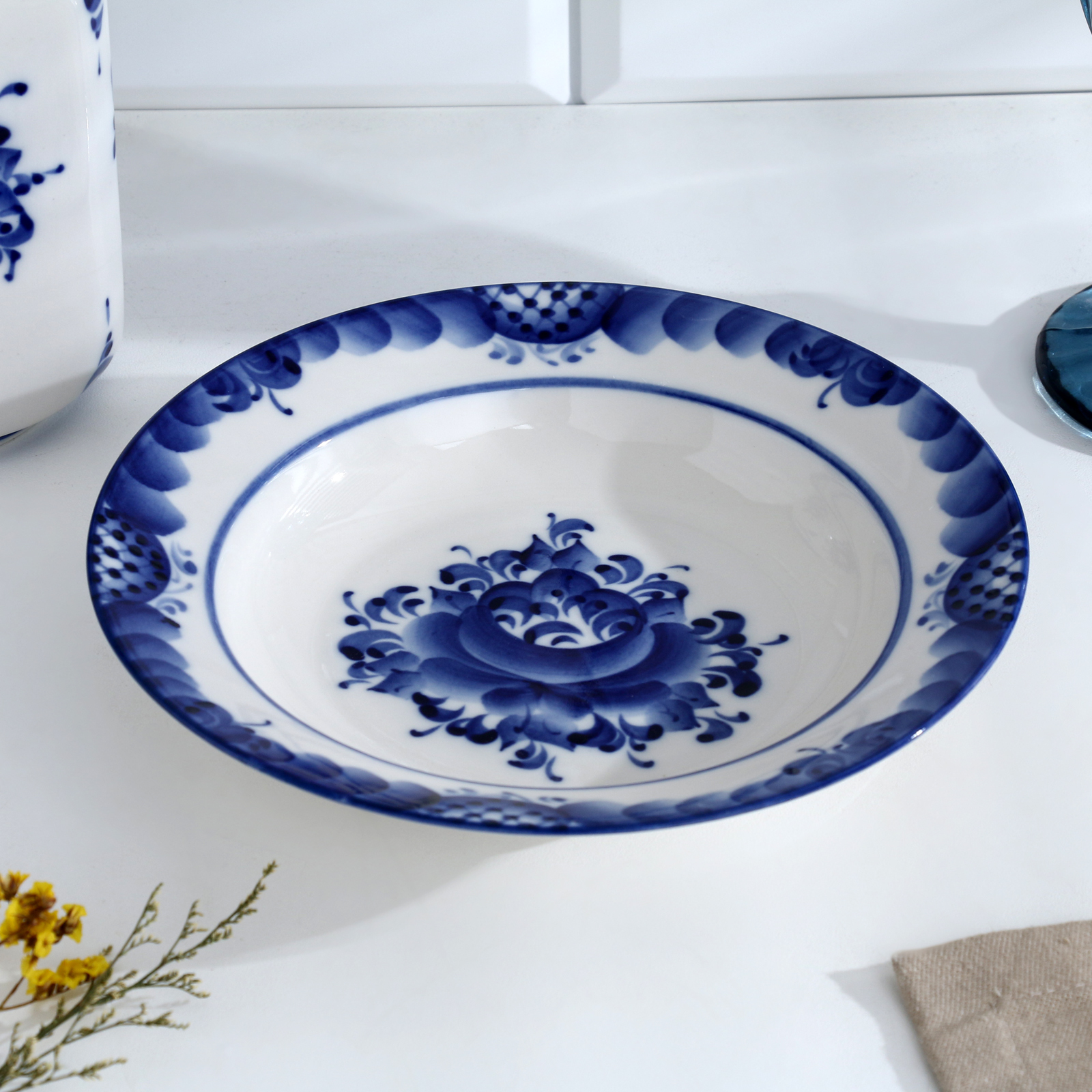 Тарелка из фарфора