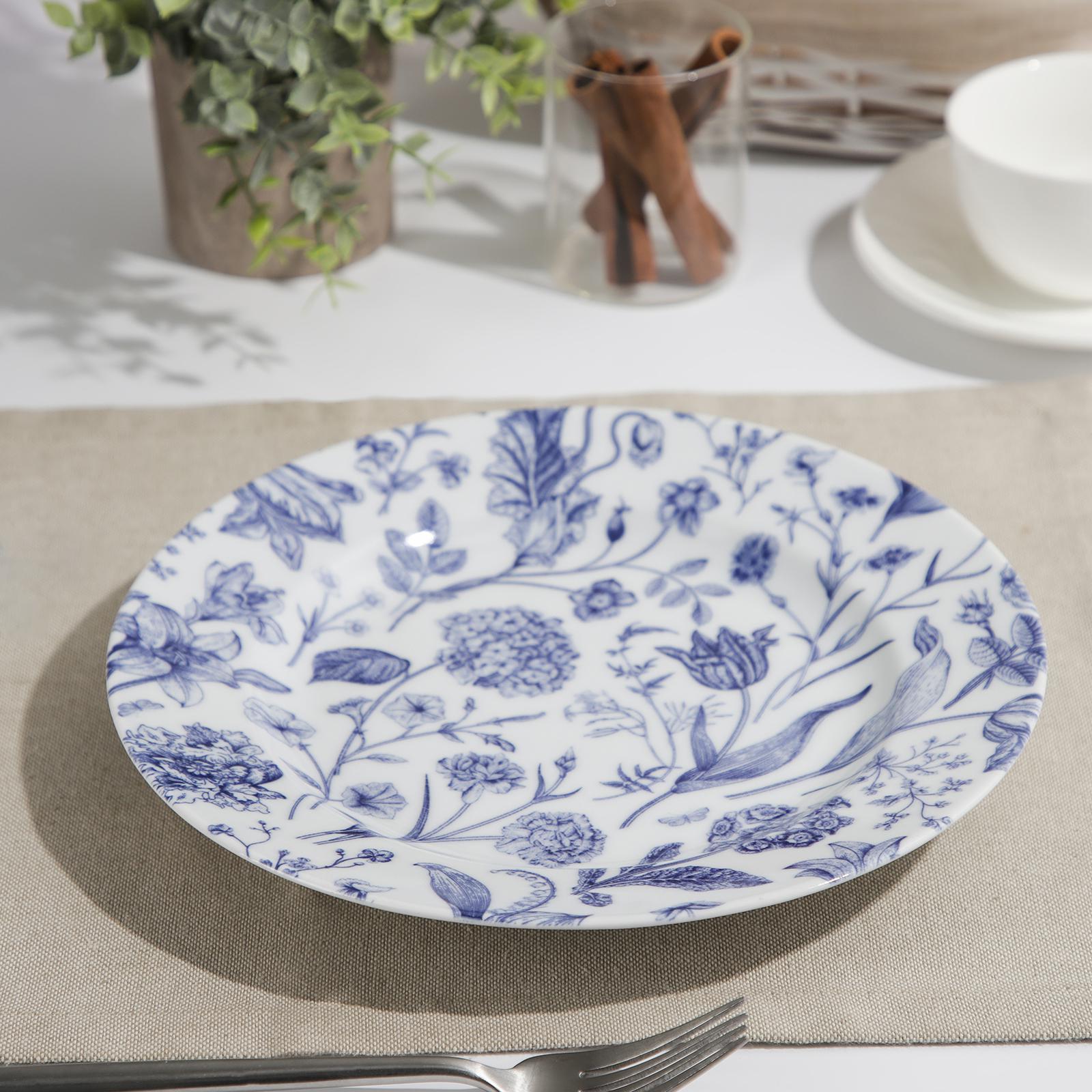 Тарелка из фарфора