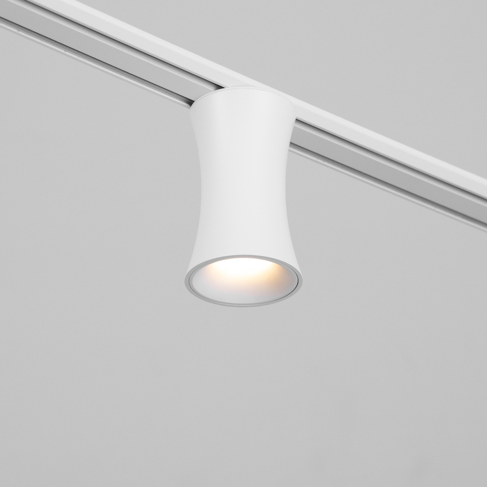 Трековый светильник