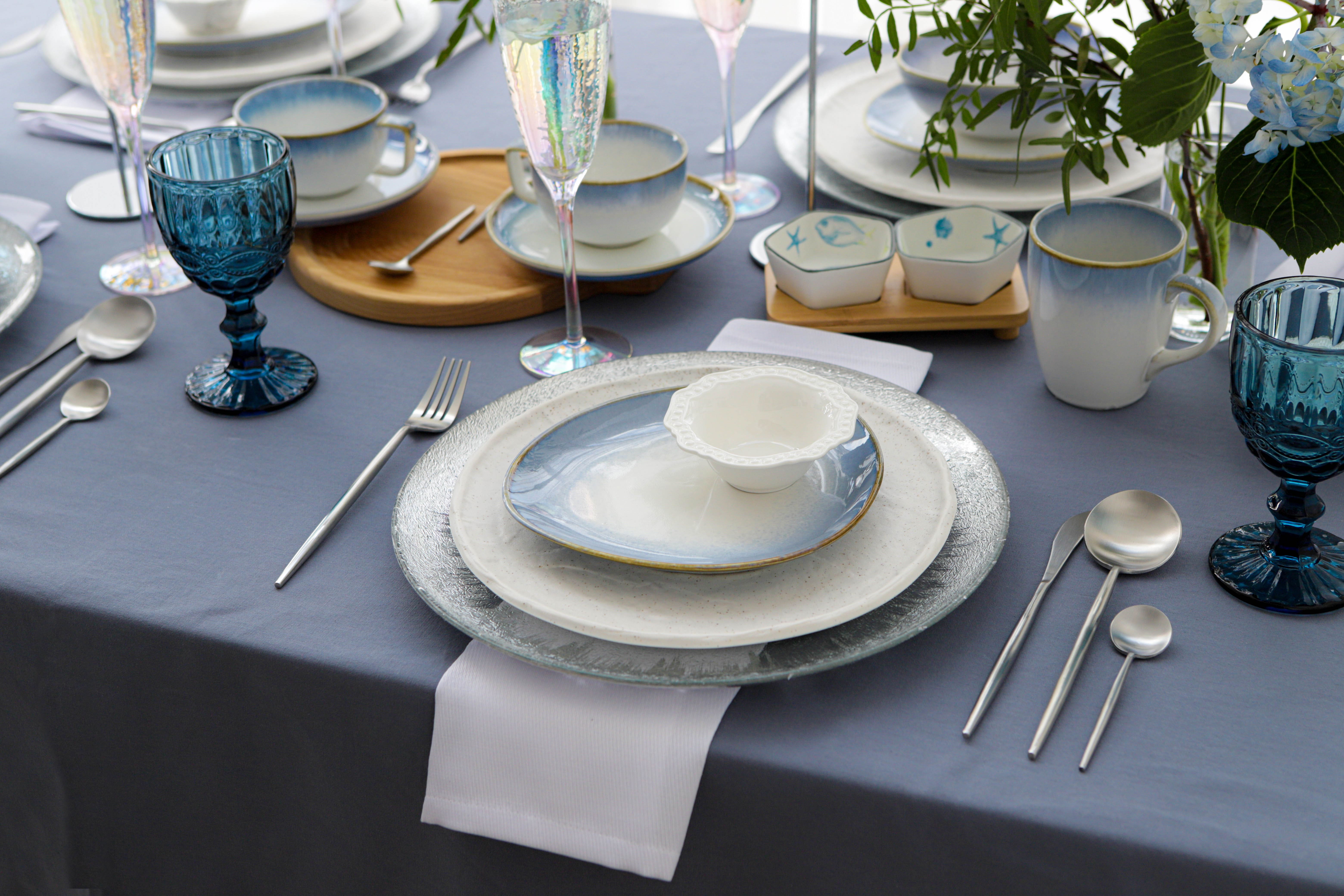 Сервировка в синих оттенках