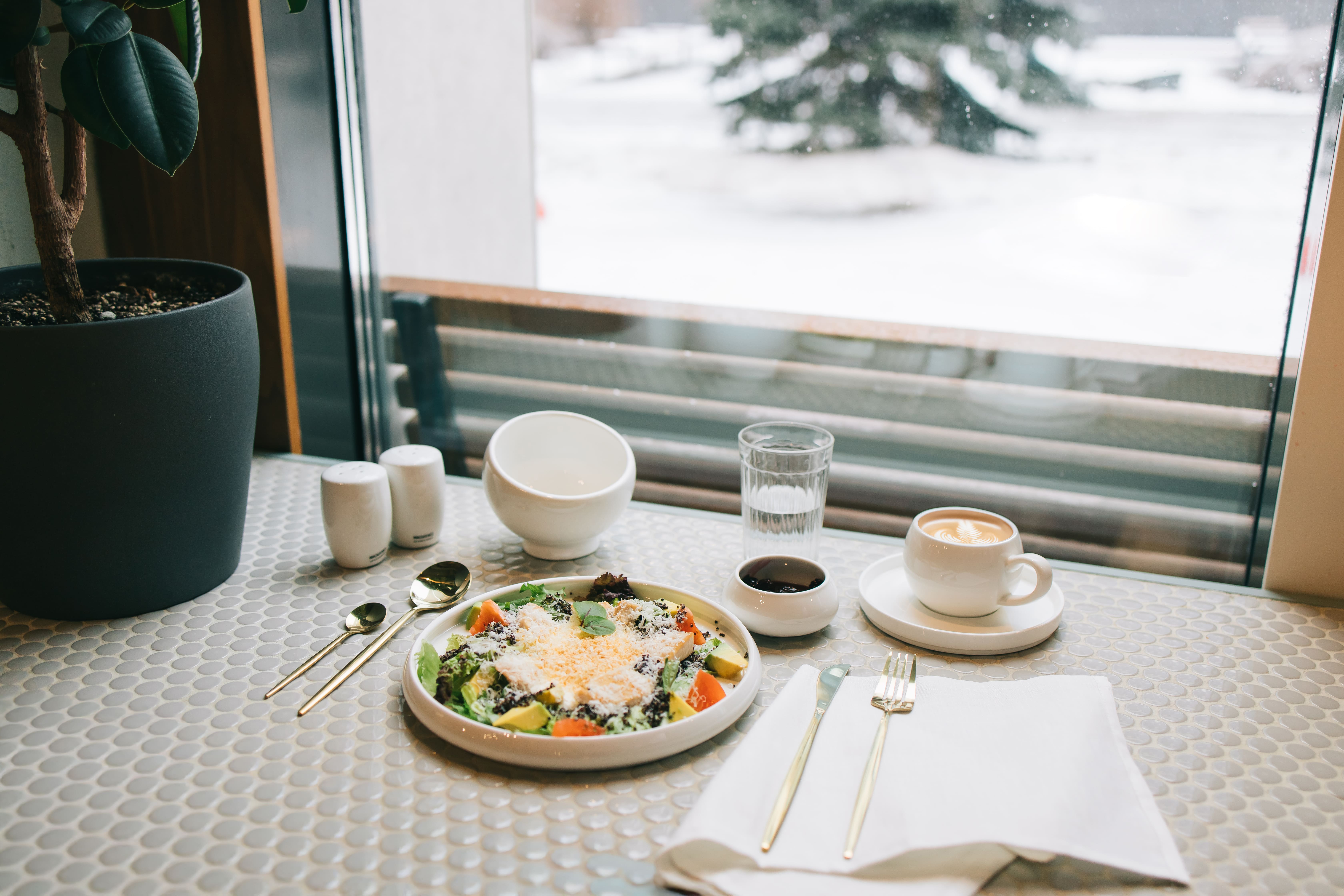 Подача в кафе