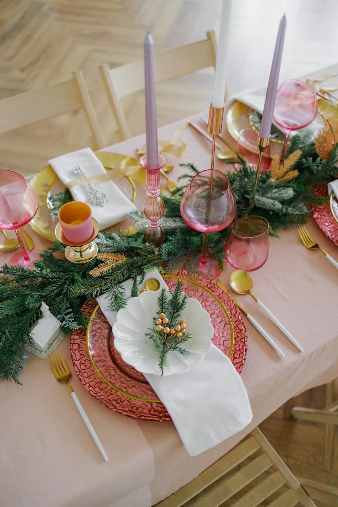 В Новый год с новой кухней: сервировка стола и декор