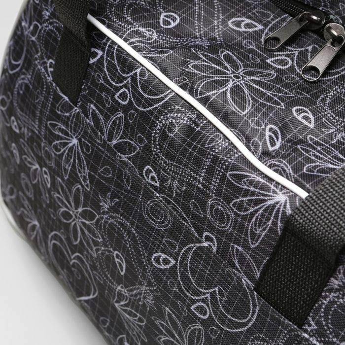 Сумка спортивная на молнии "Цветы/сердца", 1 отдел, 2 наружных кармана, длинный ремень, цвет чёрный/белый