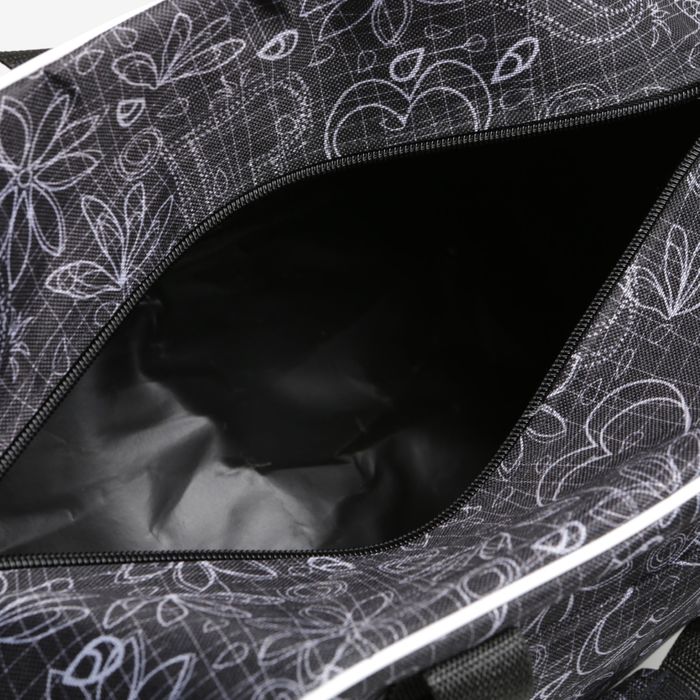 Сумка спортивная на молнии "Цветы/сердца", 1 отдел, 2 наружных кармана, длинный ремень, цвет чёрный/белый