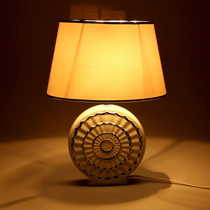 Лампа настольная с абажуром "Харизма"