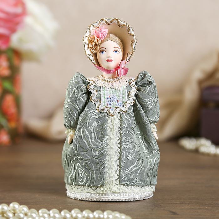 Сувенирная кукла &quot;Барышня в прогулочном костюме 2-я четв. 19 в. Россия&quot;