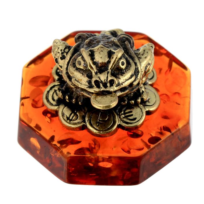 Нэцкэ "Лягушка с монетами"