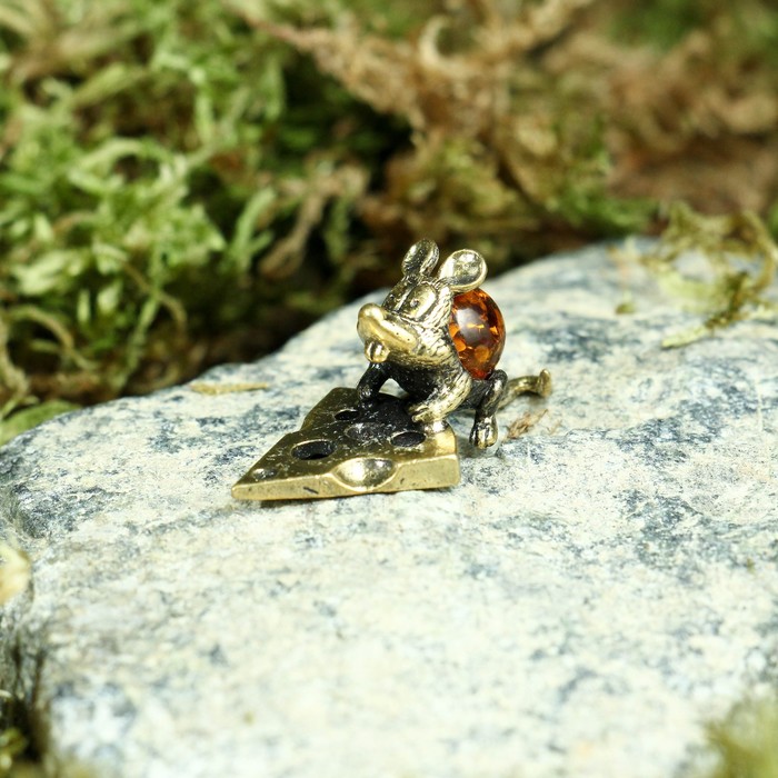 Сувенир "Мышь Ушастик с сыром"