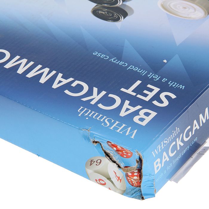 Нарды, набор: 5 кубиков, 32 фишки, в чемодане