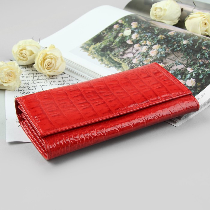 Кошелёк женский на кнопке, 2 отделения, отдел для монет, красный кайман