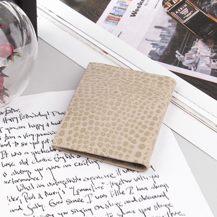 Визитница, 1 ряд, 18 листов, кайман, цвет бежевый