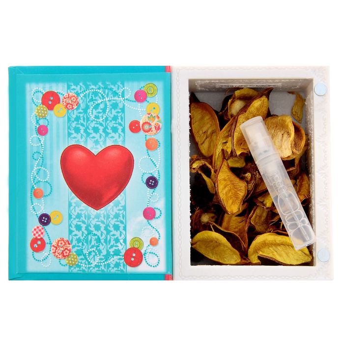 Подарочный набор в книге-шкатулке "Только для тебя": сухоцветы и эссенция, аромат клубники