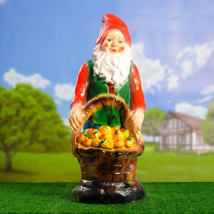 Садовая фигура "Гном с корзиной яблок"