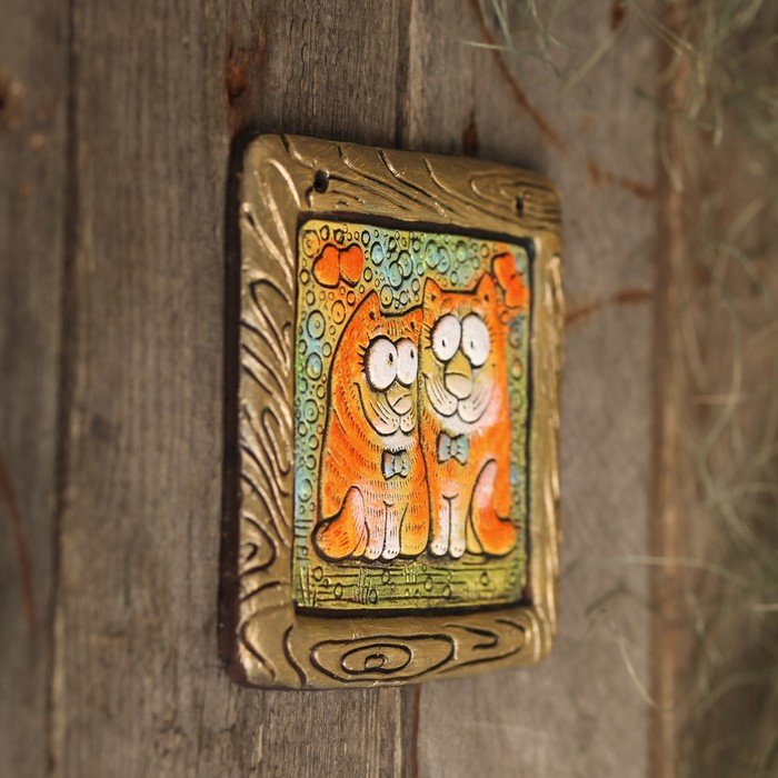 Панно из красной глины "Коты парочка"