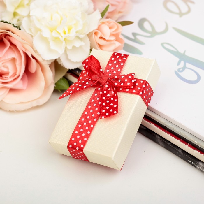 Коробка подарочная "Бант в горошек", красный, 5 х 8 х 2 см