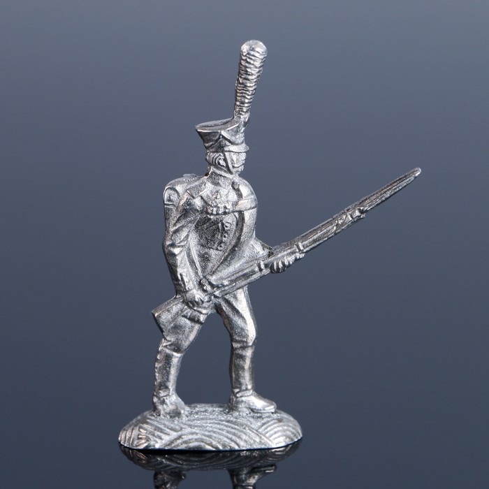 Оловянный солдатик "Русский гренадер в атаке"