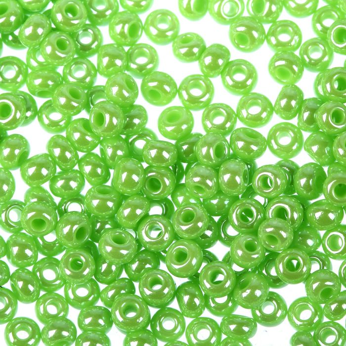 Бисер "GAMMA" круглый 10/0 (А076 салатовый)